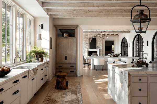 طراحی آشپزخانه با کابینت سفید - 18