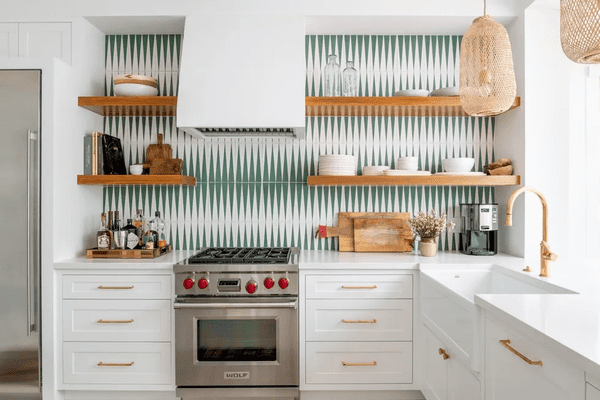 طراحی آشپزخانه با کابینت سفید - 6
